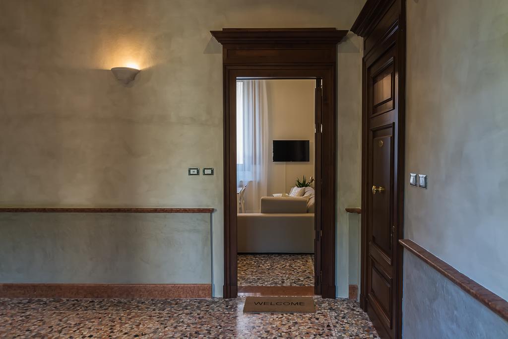 Alighieri Theatre Charming Suite Ravenna Exterior photo