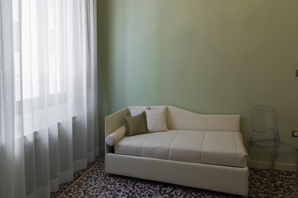 Alighieri Theatre Charming Suite Ravenna Exterior photo