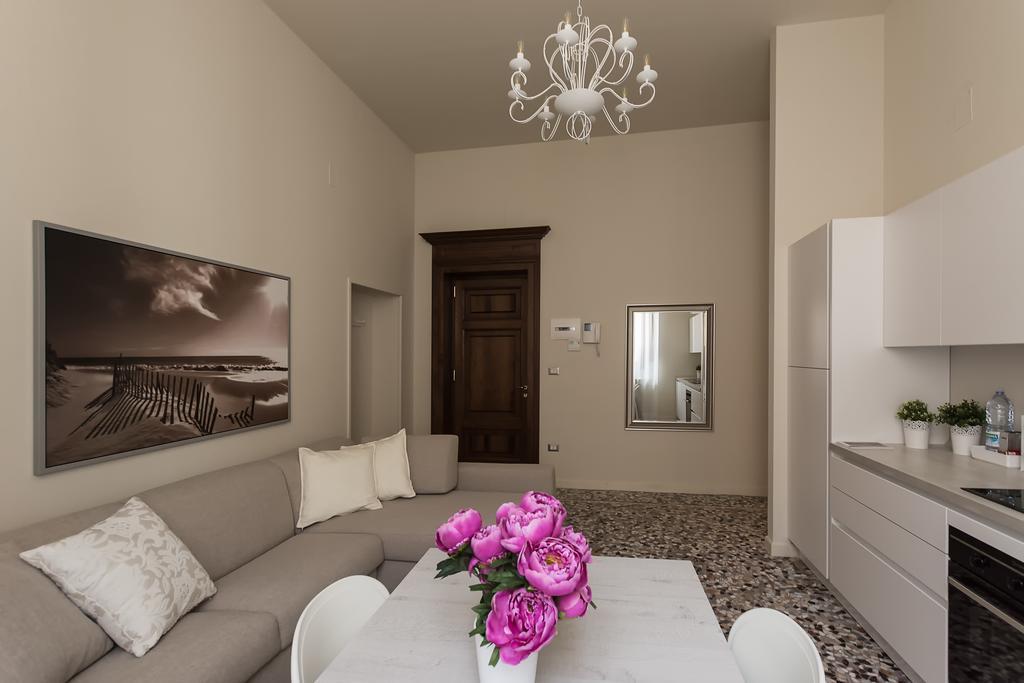 Alighieri Theatre Charming Suite Ravenna Exterior photo