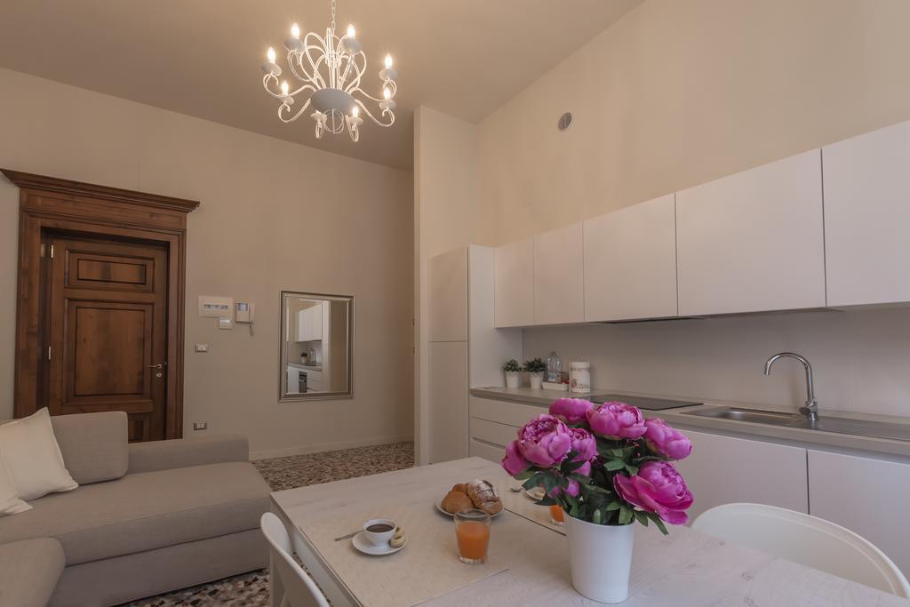 Alighieri Theatre Charming Suite Ravenna Exterior photo